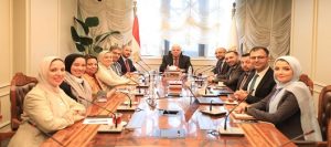 وزير التعليم العالي يجتمع  بوفد “أسترازينيكا” بحضور أمين المجلس الأعلى للمستشفيات الجامعية
