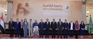 رئيس جامعة القاهرة يستقبل رئيس جامعة بكين لبحث تعزيز التعاون المشترك بين الجامعتين.