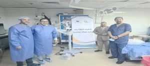 مؤسسة «صناع الخير» تُسلم جهاز رمد لمستشفى جامعة الأزهر بأسيوط ضمن مبادرة «عينك في عنينا»