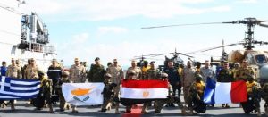 وزير الدفاع يشهد تنفيذ المرحلة الرئيسية للتدريب المشترك “ميدوزا 14” ..الهجوم على شاطئ معادي وقصف جوي..