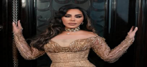 الفنانة الخليجية “أحلام” تستعرض رشاقتها بفستان ذهبي لافت .. أحدث جلسة تصوير خضعت لها