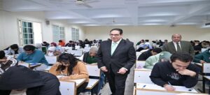 رئيس جامعة القاهرة يتفقد سير امتحانات الفصل الدراسي الأول بعدد من الكليات ويؤكد الالتزام الكامل بالضوابط المنظمة للعملية الامتحانية