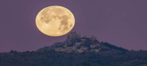 القمر البارد العملاق.. ظاهرة فلكية تخطف الأنظار في ديسمبر