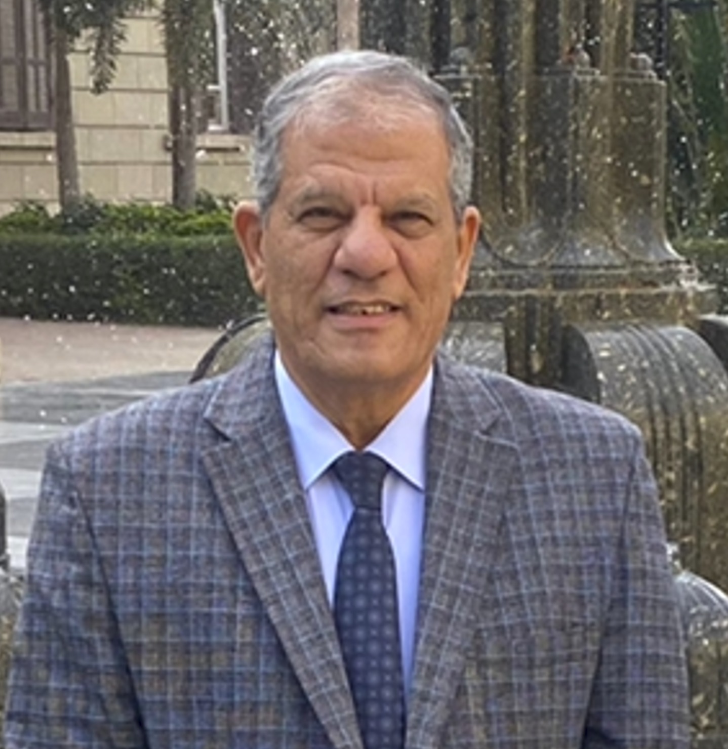 وزير التعليم العالي والبحث العلمي يصدر قرارًا بتجديد ندب الدكتور جمال محمد هاشم مستشارًا للوزير لشؤون المعاهد العالية الخاصة