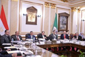 في اجتماعه الشهري وبحضور محافظ الجيزة: مجلس جامعة القاهرة يقر حزمة قرارات استراتيجية للتوسع الدولي وتعزيز الحوكمة ودعم الطلاب وتوسيع آفاق التعاون مع محافظة الجيزة