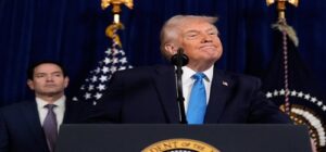 الرئيس الأمريكي “دونالد ترامب” يتحدى المحكمة العليا الأمريكية ويرفع الرسوم الجمركية من 10% إلى 15%