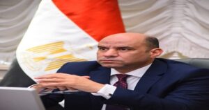 وزير العمل يعتمد صرف 343.9 مليون جنيه منحة عيد الفطر للعمالة غير المنتظمة