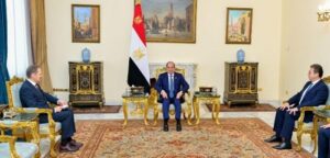 الرئيس “السيسي” يستقبل رئيس الاستخبارات الروسية لبحث التعاون وتطورات الأوضاع في الشرق الأوسط