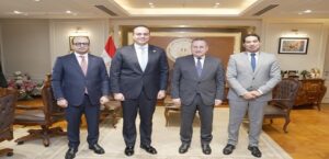 وزير التعليم العالي يستقبل رئيس هيئة الرعاية الصحية لبحث تعزيز التكامل بين الجامعات المصرية ومنظومة التأمين الصحي الشامل