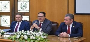 جامعة القاهرة تطلق برنامجًا موسعًا لتأهيل القيادات والكوادر الإدارية وتختتم دورة تطوير القدرات بمشاركة 53 من مديري العموم وأمناء الكليات