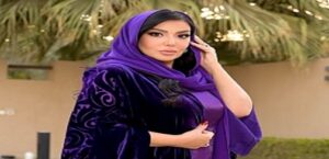 الفنانة “سمية الخشاب” تخطف الأنظار بموقع التواصل الاجتماعي بإطلالة بعباية بنفسجي جميلة