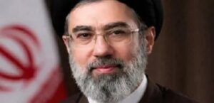 من هو “آية الله مجتبى خامنئي” المرشد الأعلى وزعيم إيران الجديد؟