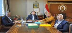 وزير التعليم العالي يبحث تعزيز كفاءة الخريجين بقطاع التمريض وأطقم التمريض بالمستشفيات الجامعية