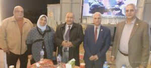 الدكتور “أحمد رجب” نائب رئيس جامعة القاهرة يشارك العاملين بالإدارة العامة لشئون التعليم مائدة الإفطار في أجواء رمضانية مميزة