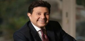 الفنان الكبير “هاني شاكر” .. يتخطي مرحلة الخطر