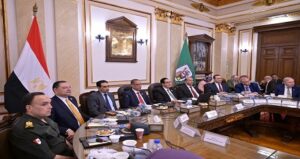 بحضور محافظ الجيزة .. مجلس جامعة القاهرة يناقش تعزيز التعاون مع المحافظة ويبحث ملفات التعليم والبحث العلمي وخدمة المجتمع
