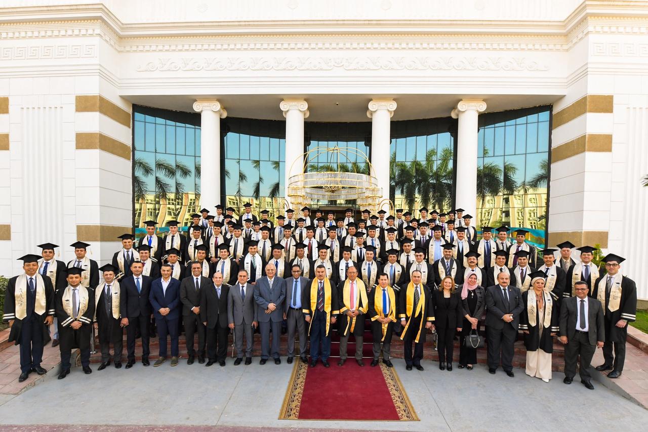 رئيس جامعة العاصمة يشهد حفل تخرج الماجستير المهني في إدارة الأعمال بالأكاديمية العسكرية