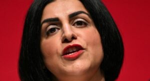 وزيرة الداخلية البريطانية “شابانا محمود” ليس لدينا أدلة بشأن وجود صلة بين منفذ عملية الطعن وإيران