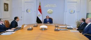 الرئيس السيسي يجتمع بـ مدبولي ووزير المالية .. لتنفيذ برنامج الإصلاح الاقتصادي