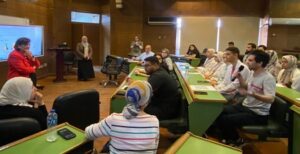 الأستاذة الدكتورة “نادية بدراوي” تعقد اجتماعاً موسعاً لبحث سبل تطوير العملية التعليمية والتدريبية بطب قصر العيني جامعة القاهره.