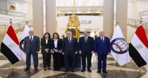وزارة المالية تعلن تفاصيل تسلم 1.218 طن فضة من النيابة العامة .. وهذه استخداماتها