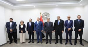 وزير التعليم العالي يبحث مع رئيس الرقابة المالية آليات نشر الثقافة المالية لطلاب الجامعات وفرص الاستفادة من الأنشطة غير المصرفية