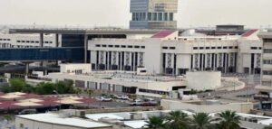 طائرة مسيرة إيرانية تستهدف مجمع الوزارات بالكويت وتُسبّب أضرار مادية جسيمة