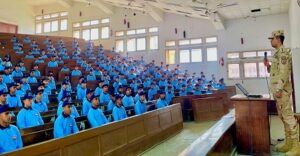 بالتعاون مع قوات الدفاع الشعبي والعسكري… 1200 طالب في دورة التربية العسكرية رقم (20) بجامعة العاصمة لصناعة الوعي وتعزيز الانتماء