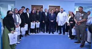 في إطار منصة «أثر» .. جامعة القاهرة في زيارة إلى مستشفى الناس وتتعرّف عن قرب على نموذج رائد في الرعاية الصحية المجانية