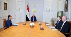 الرئيس “السيسي” يجتمع مع الدكتور “مصطفى مدبولي” رئيس مجلس الوزراء والدكتور “عبد العزيز قنصوه” وزير التعليم العالي