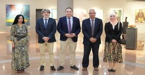وفد جامعة قرطبة الإسبانية يشيد بمجمع الفنون والثقافة بجامعة العاصمة