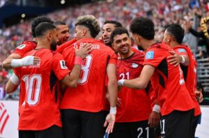 وزير الرياضة يهنيء المنتخب المصري بعد التأهل  التاريخي .. بعد الصعود لدور ال٣٢ بكأس العالم للمرة الاولي