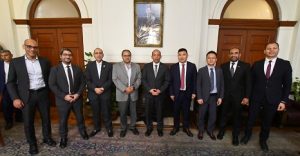 وفد شركة “ميندراي” العالمية يزور طب قصر العيني جامعه القاهره لبحث سبل التعاون المشترك