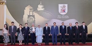 رئيس جامعة القاهرة يبحث مع السفير الصيني بالقاهرة سبل تعزيز الشراكات الأكاديمية والبحثية مع المؤسسات التعليمية الصينية
