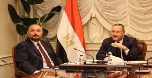وزير التعليم العالي يعقد اجتماعًا لتكثيف إطلاق القوافل المتكاملة داخل وخارج مصر