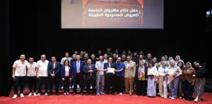 رئيس جامعة القاهرة يكرم الفائزين في مهرجان العروض المسرحية الطويلة ويعلن تخصيص جوائز مالية جديدة وإطلاق «مهرجان القاعة»