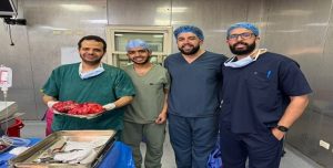 فريق جراحة القلب والصدر بالقصر العينى ينجح فى استئصال ورم نادر يزن 9 كجم من صدر مريض ستيني