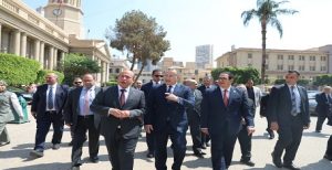وزير التعليم العالي ورئيس جامعة القاهرة يفتتحان ويتفقدان مشروعات طبية بقصر العيني