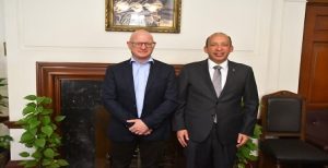 عميد طب قصر العيني جامعه القاهره يستقبل وفداً هولندياً رفيع المستوى لبحث سبل التعاون المشترك وتطوير منظومة التدريب الطبي الرقمي