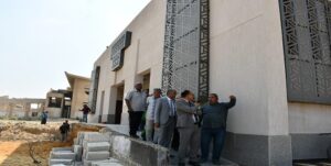 رئيس جامعة العاصمة يتفقد الأعمال النهائية بمسجد المرحومة منيرة النايف بالجامعة