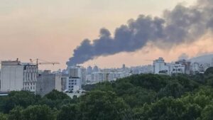 التلفزيون الإيراني .. انفجارات في سيريك وقشم ناجمة عن إصابة برج اتصالات بمقذوفات