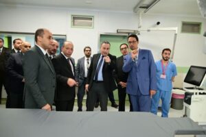 زيارة وزير التعليم العالي ورئيس جامعة القاهرة لمستشفى الطوارئ بقصر العيني تعزز الجاهزية الطبية للخدمات العاجلة