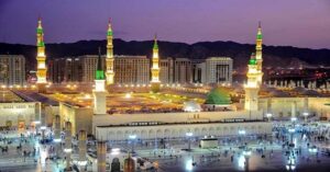 خطيب المسجد النبوي يوجه رسالة مؤثرة: الدنيا دار زوال ولا يبقى فيها حال على حال