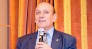 عميد الكلية يهنئ الأستاذ الدكتور فتحي خضير بصدور قرار تعيينه عضواً بمجلس أمناء جامعة الفيوم الأهلية