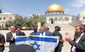بن جفير يقتحم المسجد الأقصى برفقة آلاف المستوطنين وسط إجراءات أمنية مشددة