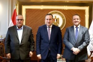 وزير التعليم العالي يبحث مع نقيب المهندسين إطلاق مسارات جديدة لدعم الابتكار وربط البحث العلمي باحتياجات الصناعة ومتطلبات سوق العمل
