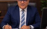 نبيل عطا.. رحلة من قرية “خزام” الصعيدية إلى قيادة كبرى المؤسسات الصحفية العربية