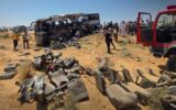 كارثة على طريق دير الزور – دمشق.. 35 قتيلاً و30 مصابًا في تصادم مروع بين حافلتين