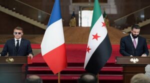 الرئيس الفرنسي “إيمانويل ماكرون” فرنسا مستعدة لإعادة بناء الاقتصاد السوري ودعم القطاع المصرفي