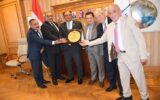 «المناصب تنتهي.. والعطاء يبقى».. رئيس جامعة العاصمة يكرّم عماد أبو الدهب وعمداء سابقين تقديرًا لمسيرة حافلة